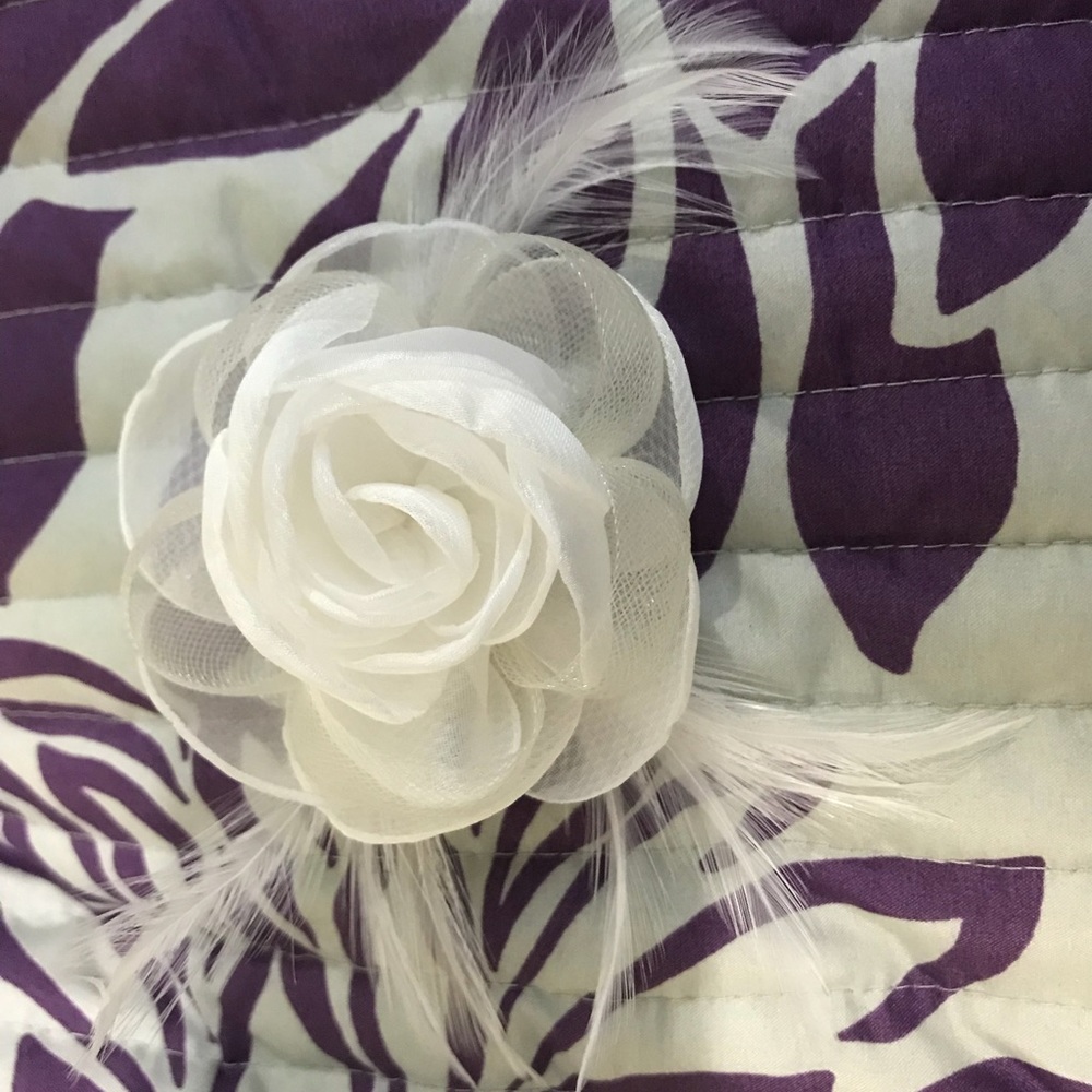Bridal flower and feather hair comb
